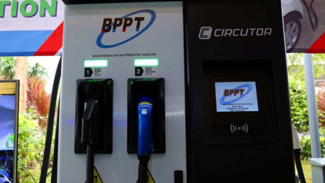 Quick charging mobil listrik di Gedung BPPT, Jakarta