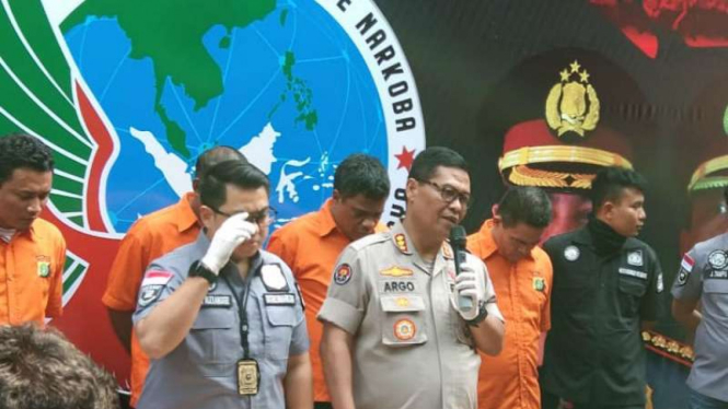 Polisi mengadakan jumpa pers soal penangkapan Umar Kei.