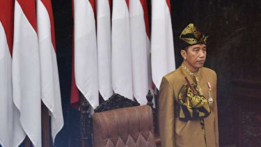 Presiden Joko Widodo dengan baju adat suku Sasak NTB di Sidang Bersama DPD-DPR