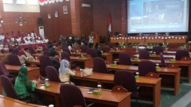 Banyak bangku kosong saat sidang paripurna jelang HUT RI, di DPRD Depok.
