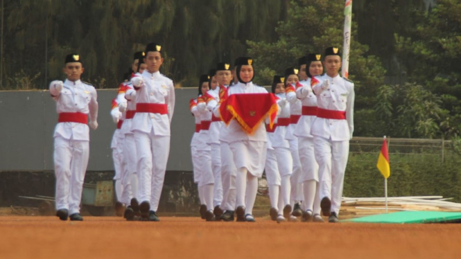 Upacara HUT ke-74 RI Kelompok Usaha Bakrie