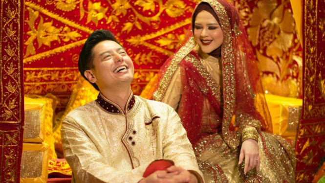 Roger Danuarta dan Cut Meyriska menggelar akad nikah di Medan, Sumatera Utara, 17 Agustus 2019.