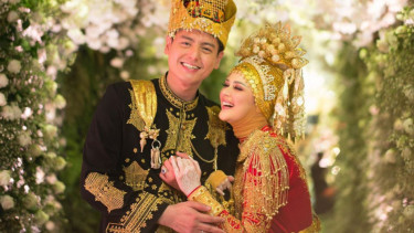 Roger Danuarta dan Cut Meyriska.