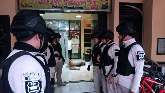 Kondisi polsek Wonokromo Surabaya usai penyerangan seorang pria tak dikenal, Sabtu (17/8/2019) (FOTO: Istimewa)