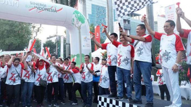 BUMN gelar jalan sehat dan cek kesehatan gratis.