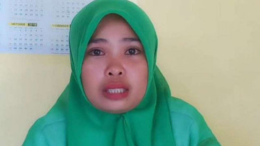 Rosalina, bidan di Desa Lauwo Mes, Kecamatan Burau, Kabupaten Luwu Timur, Sulawesi Selatan, yang tidak digaji selama delapan bulan.