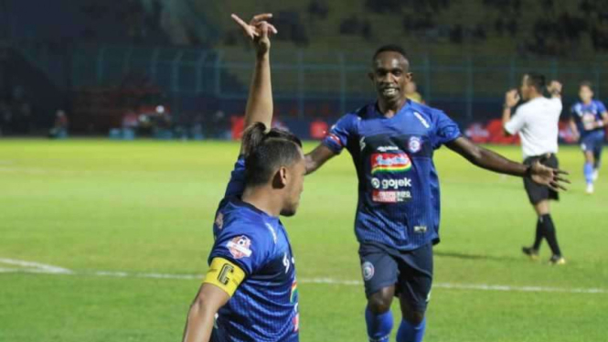 Hamka Hamzah saat menjadi kapten Arema FC