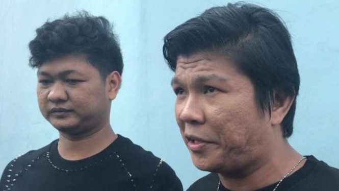 Andika Mahesa dan adiknya, Sampurna Aji
