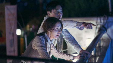 Film EXIT yang sedang booming di Korea Selatan ini sudah tayang di bioskop Indonesia mulai 21 Agustus 2019.