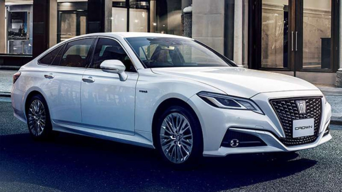 Toyota Crown terbaru