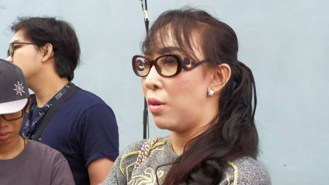 Istri Rio Reifan, Henny Mona.
