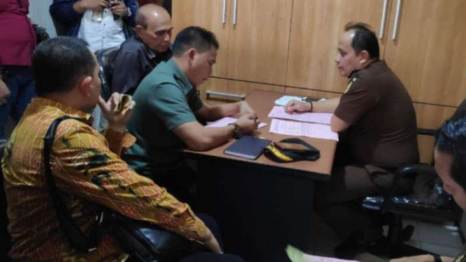 Kejaksaan menahan Kivlan Zen dan Habil Marati.