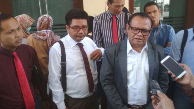Kuasa hukum korban, Tony Suryo, di Polda Jatim, Minggu, 25 Agustus 2019.