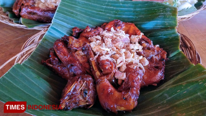 Sajian khas Ayam Bakar Bawangan Bromo. (FOTO: Happy/TIMES Indonesia)