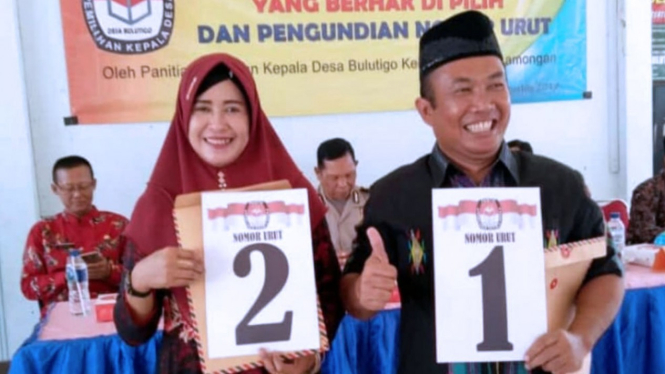 Sugiarti dan Muhammad Rozim saat mengikuti tahapan pengundian nomor urut Cakades. (FOTO: Istimewa)