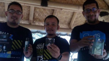 Pendiri kopi Closrismen, Raja Prima Ganda, Ahmad Priatna, dan Akbar Alatas