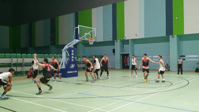 Laga uji coba Timnas Basket Indonesia Vs Hang Tuah Sumsel