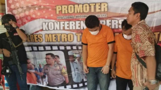 Dua orang artis stand up comedy ditangkap karena penyalahgunaan narkoba.