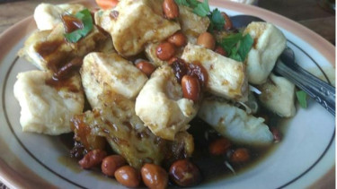 Sepiring tahu kupat