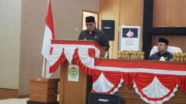 Bupati Muara Enim Ahmad Yani (kiri) saat 