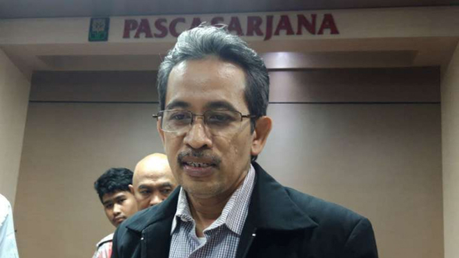 Penulis disertasi Abdul Aziz