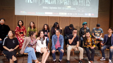 Para kru dan pemain film Kembalinya Anak Iblis.