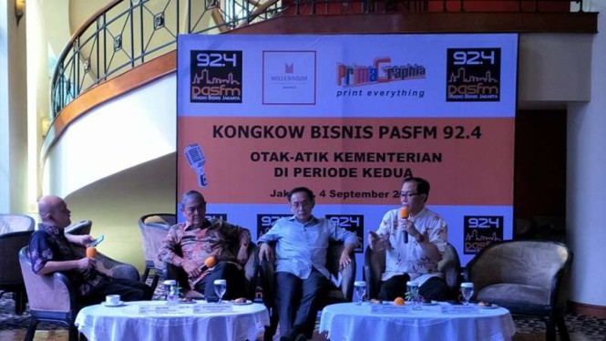 Anggota Komite Ekonomi Industri Nasional (KEIN), Benny Pasaribu (kanan)