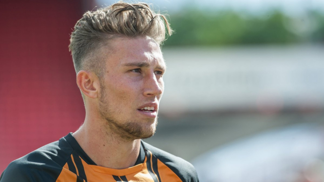 Bek Hull City, Angus MacDonald