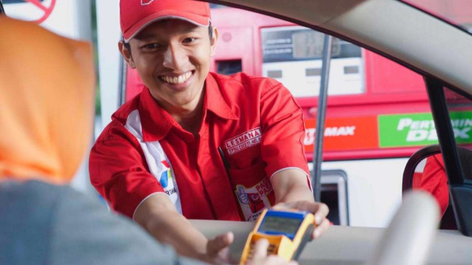 Pelayanan BBM di salah satu SPBU