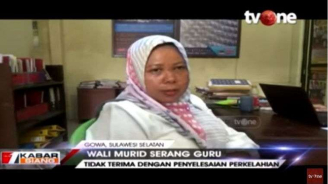Hastia Amin, seorang guru yang jadi korban pengeroyokan wali murid dan dua anak