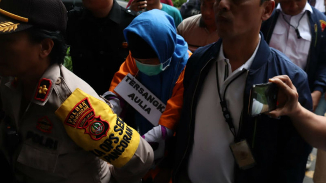 Aulia Kesuma, otak pembunuhan suami dan anak tirinya saat rekonstruksi