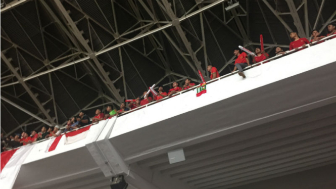 Suporter Timnas Indonesia di Stadion Utama Gelora Bung Karno