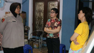 Keluarga korban penodongan pistol oleh seorang oknum polisi saat ditemui wartawan di rumah mereka di di kompleks Duta Asri Jatiuwung, Kota Tangerang, Banten, Jumat, 6 September 2019.
