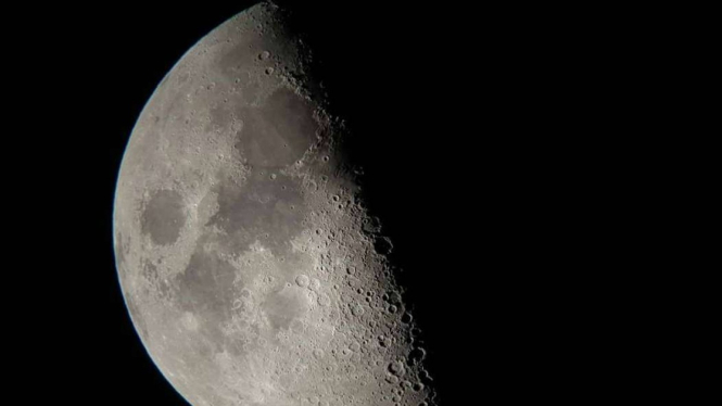 Foto Bulan.