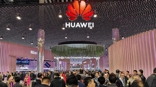 Saingan Berat Ponsel Lipat Samsung Ini Siap Mengudara Bulan Depan. (FOTO: Huawei)