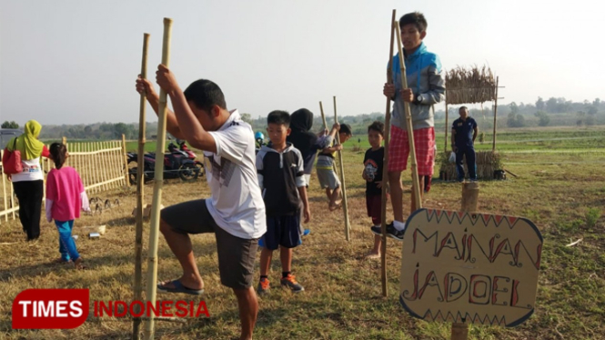 Spot permainan jadoel di PLC jadi favorit anak-anak. (Foto: Yupi Apridayani/TIMESIndonesia)