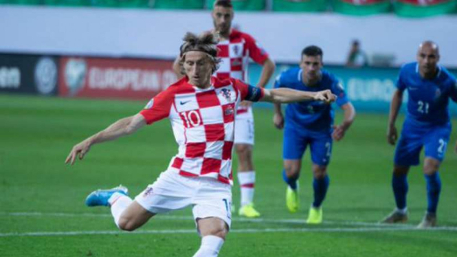 Kapten Kroasia, Luka Modric bobol gawang Azerbaijan.