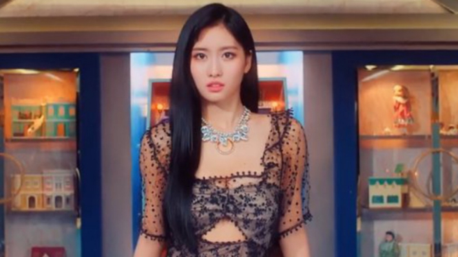 Momo TWICE.