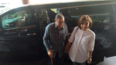 Cendikiawan muslim Quraish Shihab didampingi anaknya Najwa Shihab.