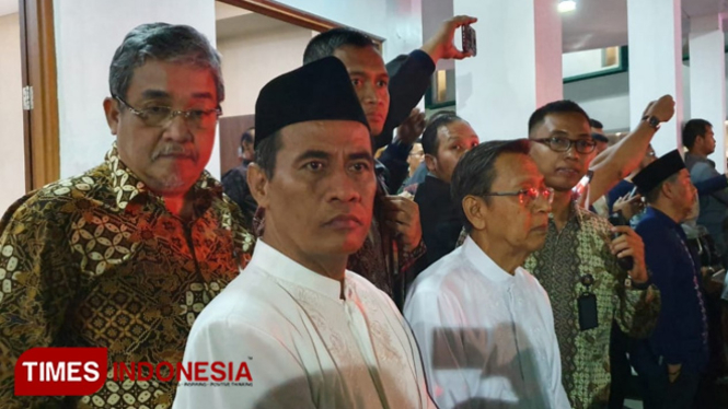 Mentan RI Andi Amran Sulaiman saat takziah di rumah duka Presiden ke-3 RI , BJ Habibie, Jakarta. (FOTO: Kementan for TIMES Indonesia)