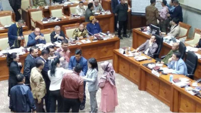 Voting pemilihan pimpinan KPK.
