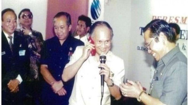 2 September 1994, Bapak Habibie meresmikan pengoperasian Telkomsel GSM