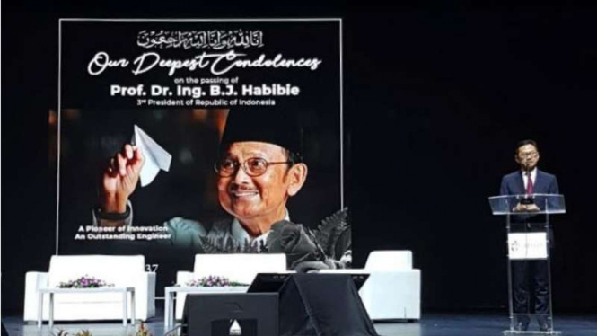Insinyur se-ASEAN Beri Penghargaan Tertinggi kepada BJ Habibie. 