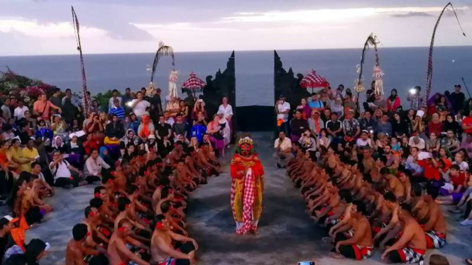 Tari Kecak di Uluwatu, Bali