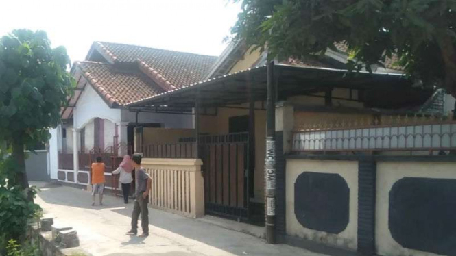 Warga di Kecamatan Ampenan Kota Mataram keluar rumah saat gempa.