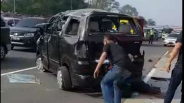 Kecelakaan lalu lintas terjadi di ruas Tol Jagorawi arah Jakarta.