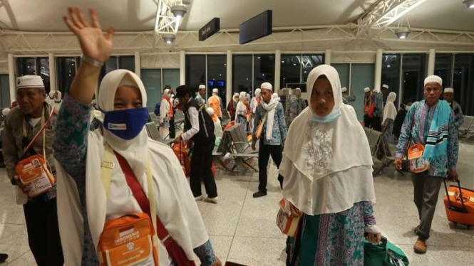 Kloter terakhir jemaah haji Indonesia pulang dari Bandara Madinah