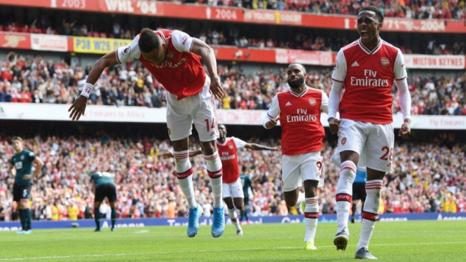 Selebrasi para pemain Arsenal