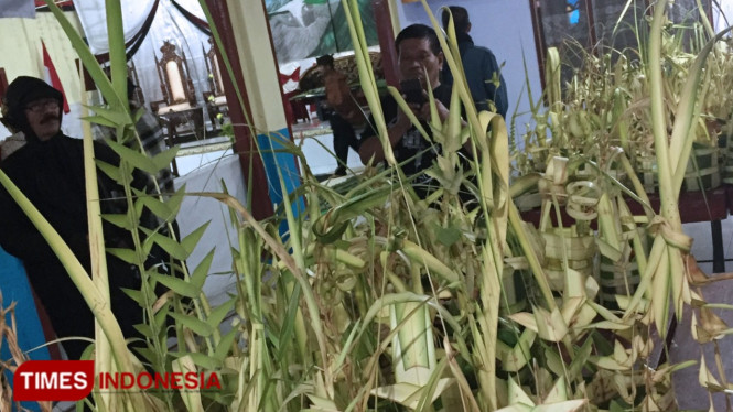 Takir Kawung buatan warga Suku Tengger, dikimpulkan di Desa Jetak, tempat Upacara Tari Sodoran. (FOTO: Happy/TIMES Indonesia)