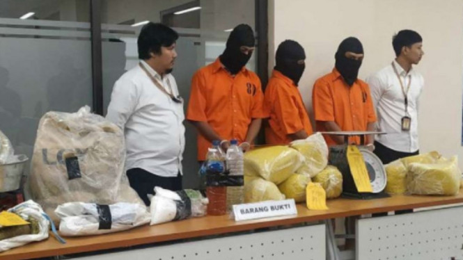 Tiga tersangka pembuat mi berformalin dan megandung boraks